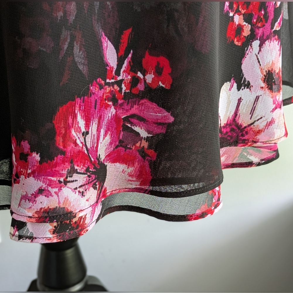 EUC....White House Black Market Floral Chiffon Ruffle Fit & Flare Dress Size 2 - Picture 5 of 12